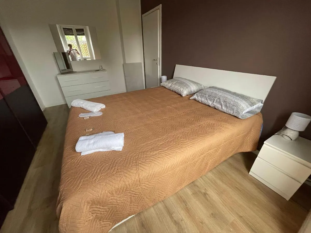 Ampia Camera Matrimoniale Con Letto Double King-Size By Alex Guest House 밀라노 0*,  이탈리아